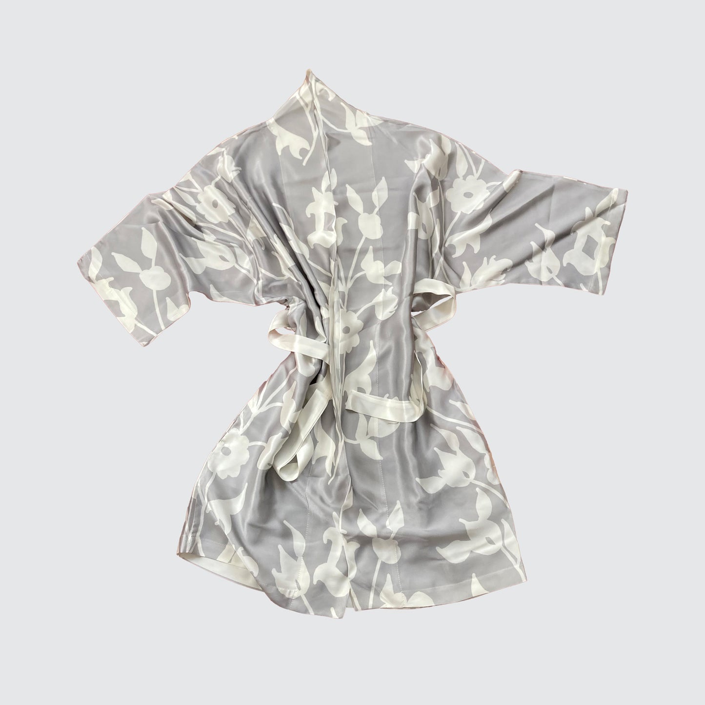 Kimono Silk Robe - Grey With White Foliage