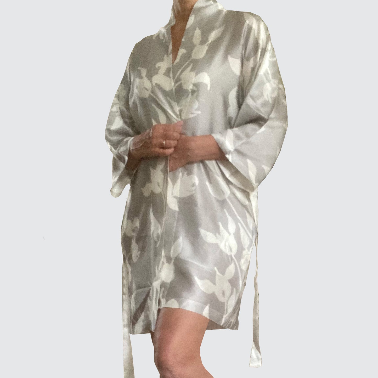 Kimono Silk Robe - Grey With White Foliage